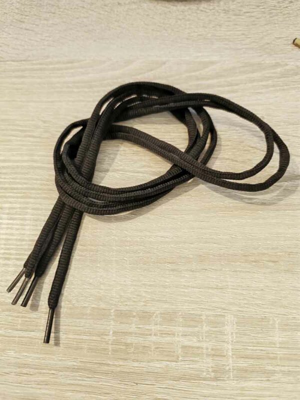 Paire de lacets noirs