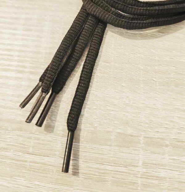 Paire de lacets noirs