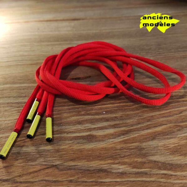 Paire de lacet rouge embouts jaune (ancien modèle)