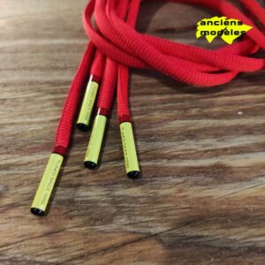 Paire de lacet rouge embouts jaune (ancien modèle)