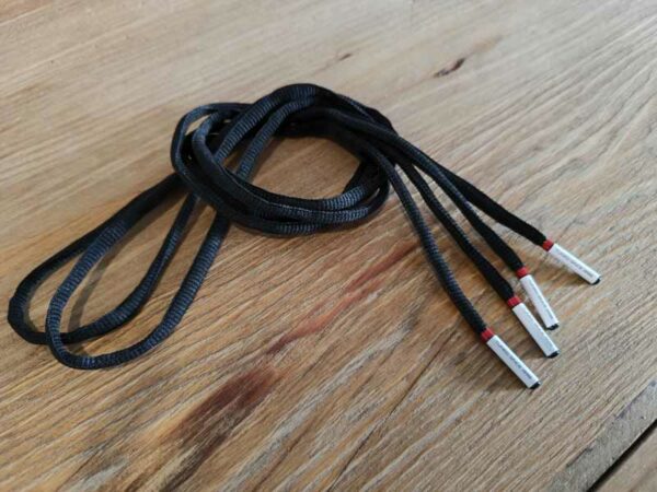 Paire de lacet noire embouts blanc