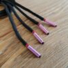 Paire de lacet noire embouts rose