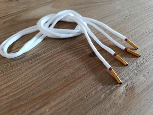 Paire de lacet blanc embouts orange