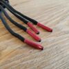 Paire de lacet noire embouts rouge