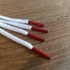 Paire de lacet blanc embouts rouge