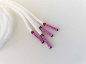 Paire de lacet blanc embouts rose