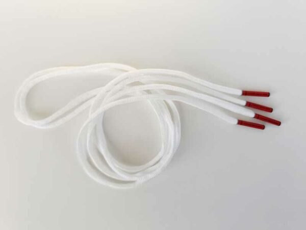 Paire de lacet blanc embouts rouge