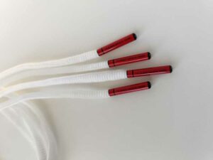 Paire de lacet blanc embouts rouge