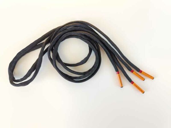 Paire de lacet noire embouts orange