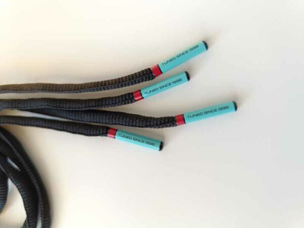 Paire de lacet noire embouts turquoise