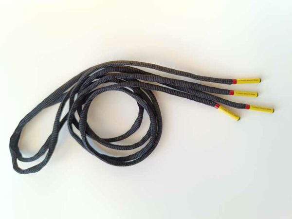 Paire de lacet noire embouts jaune