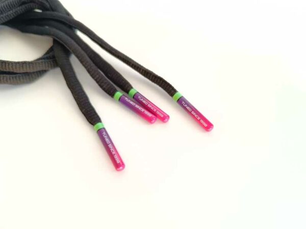 Paire de lacet noire embouts fireberry