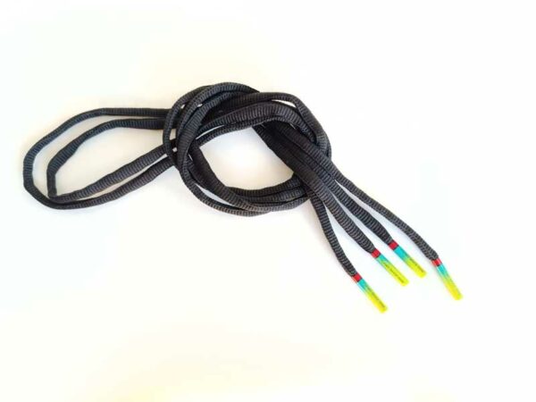 Paire de lacet noire embouts emeraude