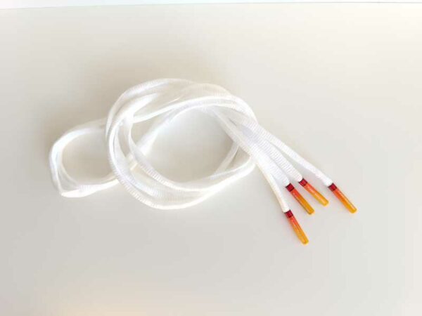 Paire de lacet blanche embouts tiger