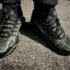 Paire de lacet noire embouts forest