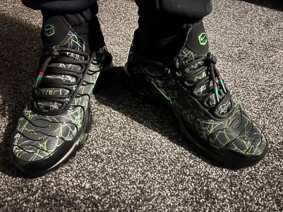 Paire de lacet noire embouts forest