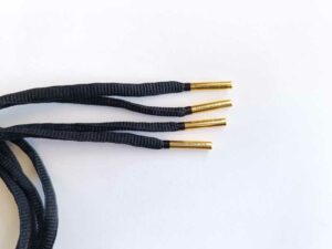 Paire de lacet noir embouts doré