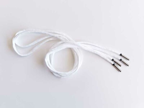 Paire de lacet blanc embouts argenté