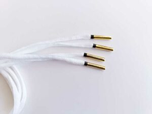 Paire de lacet blanc embouts doré