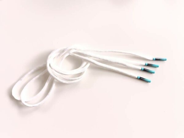 IMG_20250428_115803 Paire de lacet blanche embouts Aqua-fade