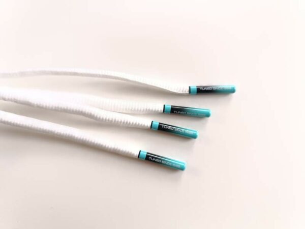 IMG_20250428_115807 Paire de lacet blanche embouts Aqua-fade