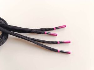 IMG_20250428_120253 Paire de lacet noire embouts Pink-fade