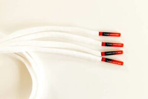 IMG_20251013_174032 Paire de lacet blanche embouts Blood-fade