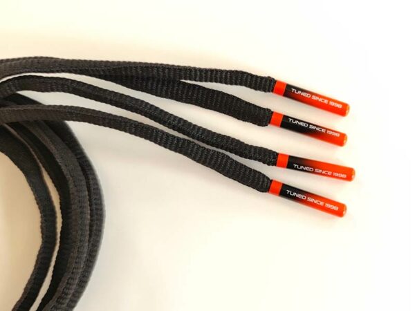 IMG_20251014_075609 Paire de lacet noire embouts Blood-fade